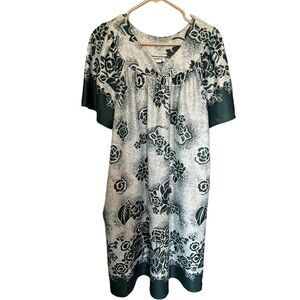 Vintage Lounge Dress Robe Pearl Snaps. Size Large.